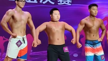 Anh trai 'bụng phệ' gây sốt khi đi thi thể hình