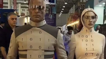 'Robot công nghệ cao' ở Iran lộ nguyên hình là… người thật