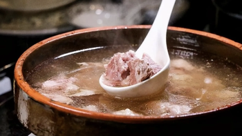 Nước hầm xương có giúp bổ xương khớp, bổ sung collagen, đẹp da?