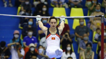 Sự bền bỉ đáng kinh ngạc của 'hot boy' thể dục dụng cụ Đinh Phương Thành