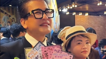 Thực hư MC Thanh Bạch bị ngó lơ, phải xếp hàng dài ở thảm đỏ?