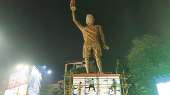 Lionel Messi dự khánh thành tượng cao 21m của chính mình