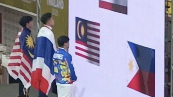 VĐV SEA Games 'úp mặt vào tường' để nhận huy chương