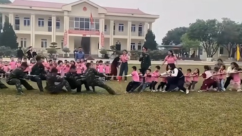 Góc đáng yêu: Các bé về kể kéo co thắng chú bộ đội mà không ai tin