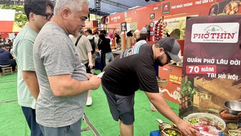 Người nước ngoài 'mê' Ngày của Phở: Bất ngờ trước nhiều loại phở chưa từng nghe