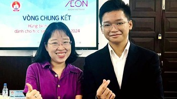 Tự học, nam sinh 17 tuổi lập 'cú đúp' 9.0 IELTS và 1.600 SAT