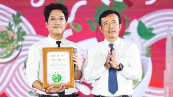 Khép lại Ngày của Phở 2025, nghệ sĩ Trường Giang ủng hộ 200 triệu đồng cho Phở yêu thương