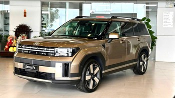 Tin tức giá xe: Hyundai Santa Fe giảm giá tới 240 triệu tại đại lý, lấn cả sân xe phân khúc dưới