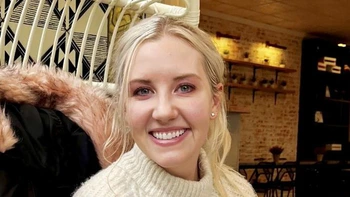 Bị 'lêu lêu' vì 35 tuổi vẫn... còn trinh