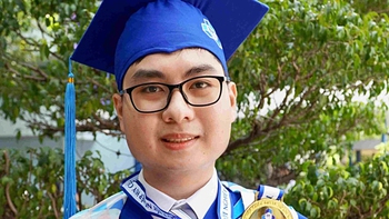 Thủ khoa tốt nghiệp trước hạn điểm tuyệt đối