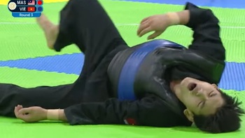 SEA Games 33: Bị đánh vào cổ phải cấp cứu, VĐV Việt Nam vẫn bị xử thua