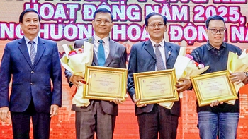 Hội Nhà văn Hà Nội trao giải cho tập thơ mà ông Lê Cảnh Nhạc đã xin rút khỏi giải thưởng năm trước