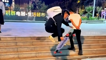 Pha trượt ván xuống bậc tam cấp đi vào lòng đất