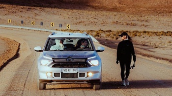 VĐV người Mỹ vô địch siêu marathon băng sa mạc khi mang thai 5 tháng