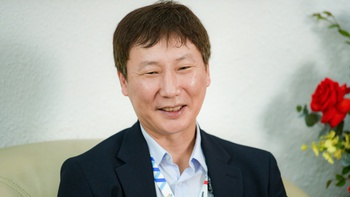 HLV Kim Sang Sik từng muốn độn thổ ở SEA Games 33