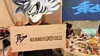 Nhân viên từng trúng 365 ngày nghỉ phép có lương đã làm gì với giải thưởng?