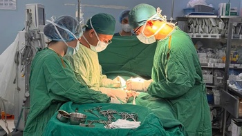 Đi viện muộn, cậu bé 14 tuổi mất tinh hoàn vì lỡ 'giờ vàng'