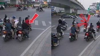 Cười sảng với cô gái lên nhầm xe