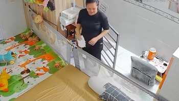 Mẹ bỉm sữa sung sướng nhảy nhót khi lần đầu nghe tiếng con gọi 'mẹ'