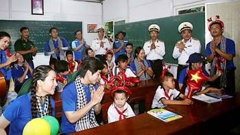 Từ lớp học '4 không' nơi đảo Hòn Chuối, những ước mơ bay lên