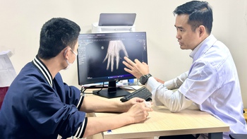 Vi phẫu thuật nối thành công ngón tay của thủy thủ tàu viễn dương bị đứt rời sau 25 giờ