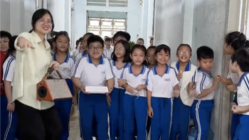Cô giáo dạy bảng cửu chương bằng rap, học trò mê tít