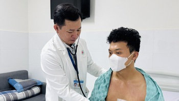 Đinh đâm thủng tim qua vết thương bé xíu, nam thanh niên may mắn được cứu sống