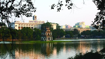 Quanh Hồ Gươm bàn chuyện mấy tòa nhà