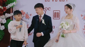 Bé trai dặn dò anh rể chăm sóc chị gái trong ngày cưới