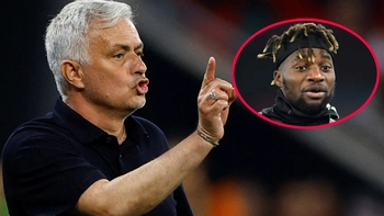 Jose Mourinho đốp chát với học trò bị loại vì thừa cân