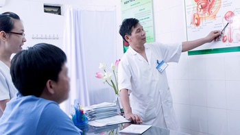 Phải nhập viện cấp cứu vì nhờ thợ cắt tóc… cắt bao quy đầu
