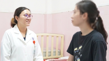 Điều trị cho bé gái 14 tuổi mắc bệnh hiếm gặp, người nhà tưởng bị 'ma nhập'