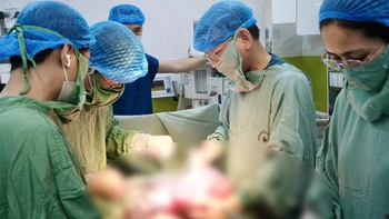 Xơ hóa hoàn toàn tử cung nhưng người phụ nữ U60 đón con đầu lòng khỏe mạnh