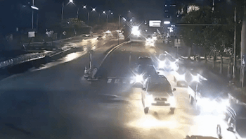 Nghe Google Maps, tài xế lái xe BMW lao từ cầu cụt xuống đường