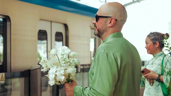 Chú rể Tây Ban Nha rộn ràng đi đón dâu bằng metro số 1