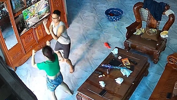 Chồng suốt ngày trêu ghẹo khi thấy vợ tập thể dục để giảm cân