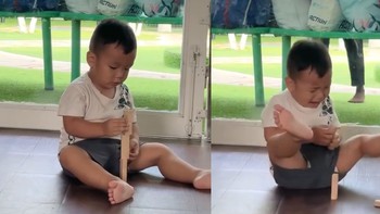 Bé trai giận dỗi vì viên gỗ không nghe lời