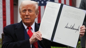 Ký kỷ lục 124 sắc lệnh trong 3 tháng, ông Trump đang viết lại trật tự pháp lý nước Mỹ?