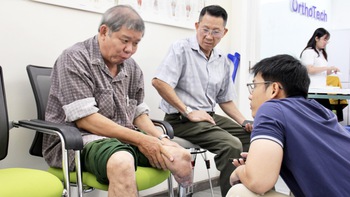 Tặng 'chân' cho đồng đội