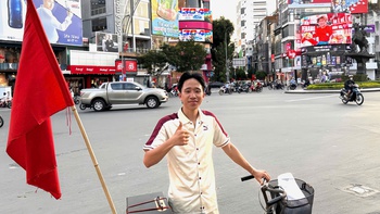 Chàng trai cùng chiếc xe đạp Thống Nhất rong ruổi từ Hà Nội vào TP.HCM mừng đại lễ 30-4