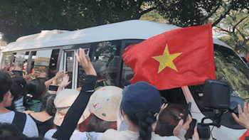 Dân mạng nhắc khéo 'đu concert quốc gia' lịch sự, tôn trọng chiến sĩ