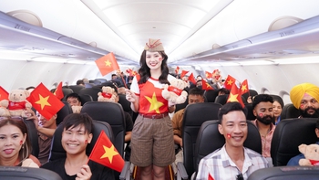 Những chuyến bay Vietjet rực rỡ cờ đỏ - sao vàng trong dịp đại lễ 30-4