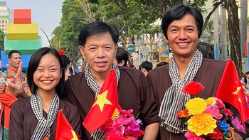 Đoàn phim 'Địa đạo' rưng rưng tự hào diễu hành, riêng 'Ba Hương' tiếp nối truyền thống của mẹ