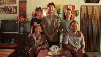 Review 'Lật Mặt 8' của Lý Hải: Bức tranh gia đình Việt đầy màu sắc