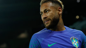 Fan gào thét khi tuyển Brazil có thể mặc áo đỏ ở World Cup 2026
