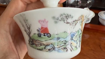 Ảnh vui 10-5: Lần đầu tiên có heo Peppa trên chiếc tách sứ
