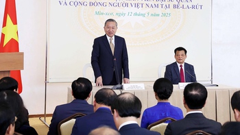 Tổng Bí thư Tô Lâm gặp cộng đồng người Việt tại Belarus