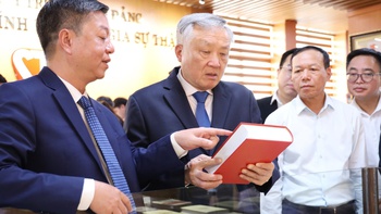 Phó thủ tướng Nguyễn Hòa Bình dự ra mắt tủ sách điện tử Chủ tịch Hồ Chí Minh