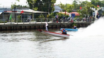 Giải đua 'vỏ lãi bay' ở Cà Mau