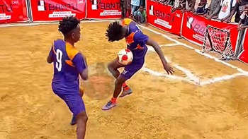 Trọng tài phấn khích trước skill qua người ghi bàn độc lạ